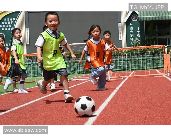 顽童足球：培养孩子们的团队精神与运动能力的快乐之旅